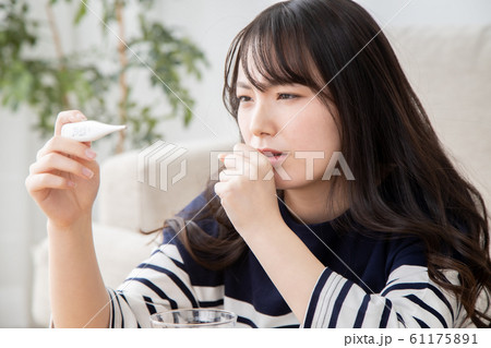 体調不良イメージ 体調不良イメージ 61175891