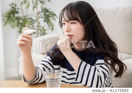 体調不良イメージ 体調不良イメージ 61175892