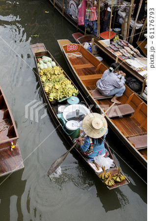 ダムヌンサドゥアック水上マーケット 61176793