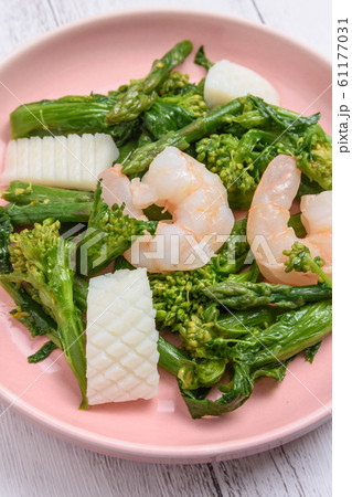 春の味覚 海老と菜の花の炒め物 春の味覚 海老と菜の花の炒め物 61177031