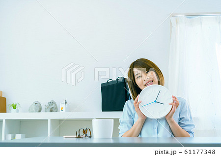 仕事　女性　タイムテーブル 61177348