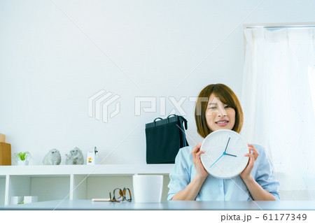 仕事　女性　タイムテーブル 61177349