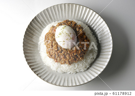 熱々キーマカレー温玉乗せ 61178912