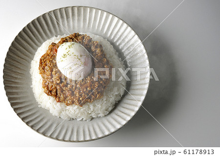 熱々キーマカレー温玉乗せ 61178913