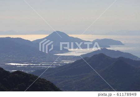 我拝師山から瀬戸内海を見る。荘内半島、詫間港、詫間湾。 我拝師山から瀬戸内海を見る。荘内半島、詫間港、詫間湾。 61178949