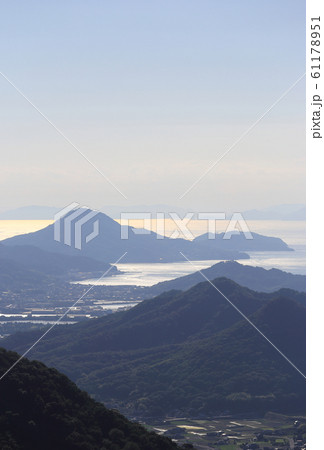 我拝師山から瀬戸内海を見る。荘内半島、詫間港、詫間湾。 我拝師山から瀬戸内海を見る。荘内半島、詫間港、詫間湾。 61178951