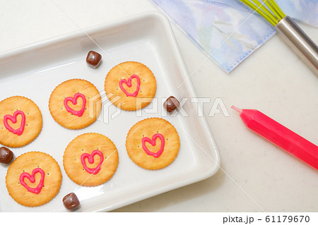写真素材: お菓子作り 趣味 手作り ハート バレンタイン 写真素材: お菓子作り 趣味 手作り ハート バレンタイン 61179670