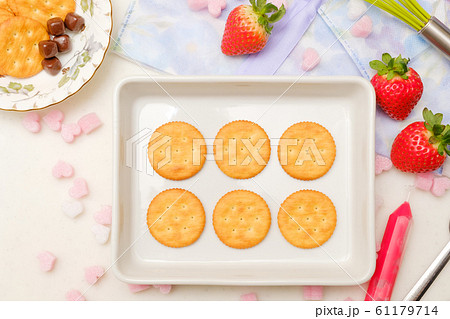 写真素材: お菓子作り 趣味 手作り ハート バレンタイン 写真素材: お菓子作り 趣味 手作り ハート バレンタイン 61179714