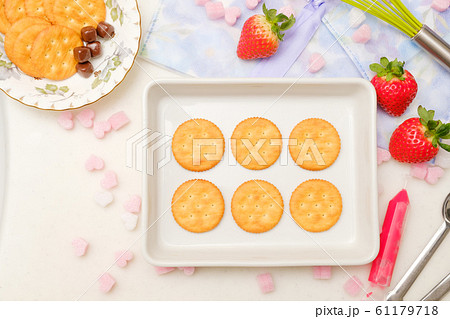 写真素材: お菓子作り 趣味 手作り ハート バレンタイン 写真素材: お菓子作り 趣味 手作り ハート バレンタイン 61179718