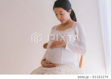 pregnant woman pregnant woman 61181274