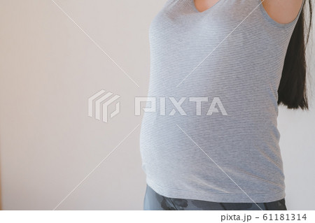 pregnant woman 61181314