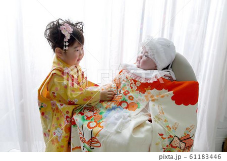 姉妹で晴れ着 61183446