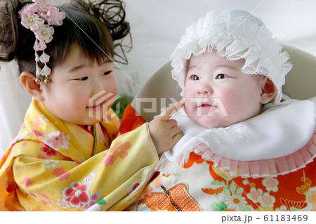 姉妹で晴れ着 61183469