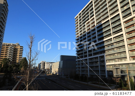つくば市風景 土浦学園線とマンション つくば市風景 土浦学園線とマンション 61183477