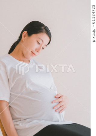 pregnant woman 61184728