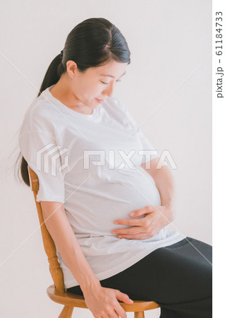 pregnant woman 61184733