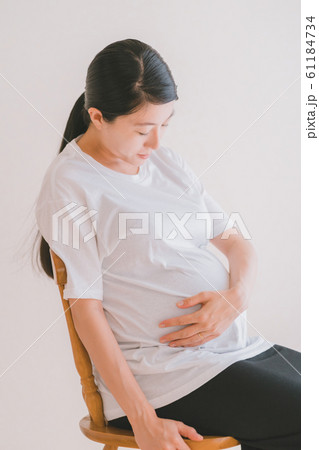 pregnant woman 61184734