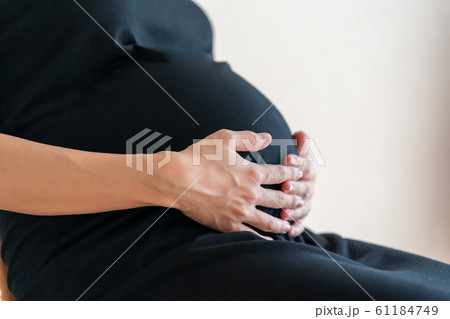 pregnant woman 61184749
