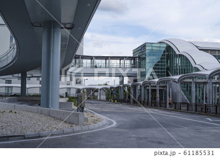 大阪吹田・JR岸部駅と駅前のロータリー 61185531