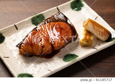 ブリの照焼き 61185717