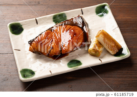 ブリの照焼き 61185719