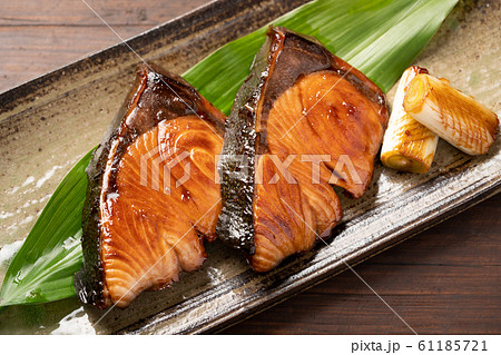 ブリの照焼き 61185721