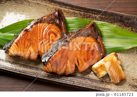 ブリの照焼き 61185723