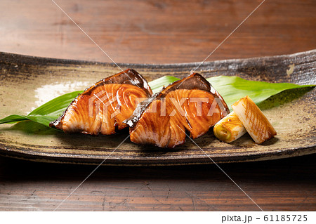 ブリの照焼き 61185725