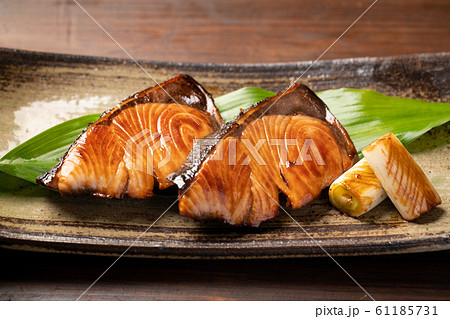 ブリの照焼き 61185731