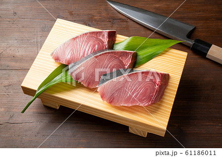 鰤の切り身 鰤の切り身 61186011