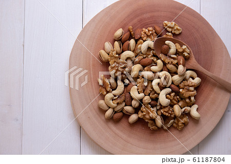 ミックスナッツ(俯瞰) 61187804