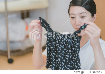 pregnant woman 61187847
