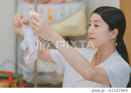pregnant woman pregnant woman 61187869