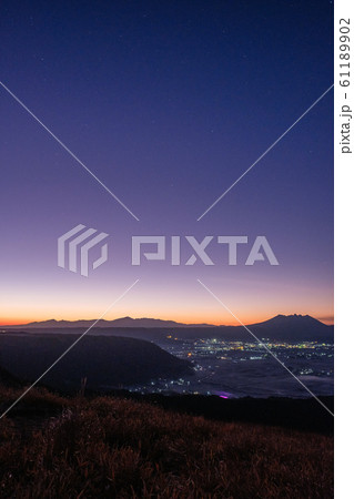 阿蘇・大観峰の夜明け 61189902