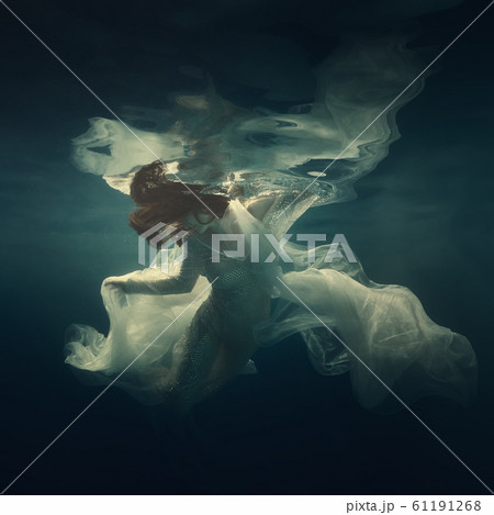 Portrait of a girl in a dress floating underwater 61191268