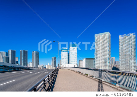 東京　晴海周辺の高層マンション（晴海大橋より） 61191485