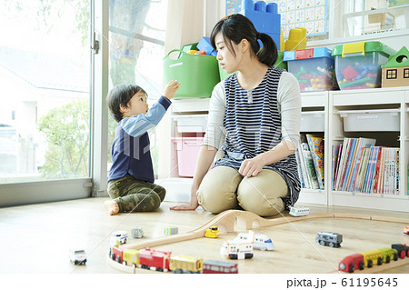 保育園 保育士 子供 保育園 保育士 子供 61195645