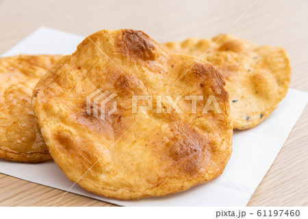 しょうゆせんべい 61197460