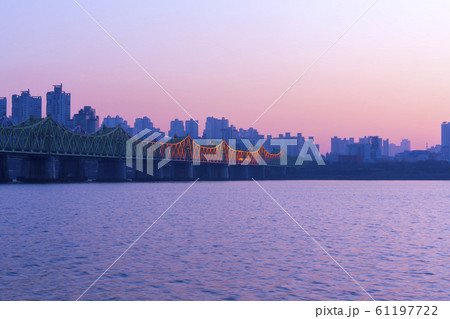 川 河 高層ビル 61197722