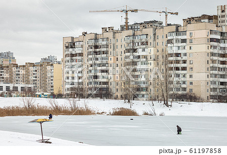 Little people in a big city 61197858