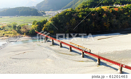 大井川鐵道と紅葉 大井川鐵道と紅葉 61201463