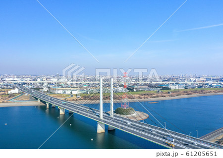 空撮　彩湖に架かる幸魂大橋 61205651