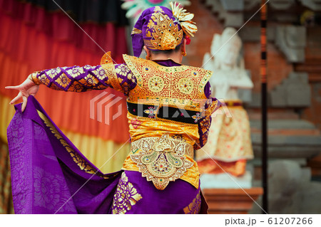 Balinese dancer woman in traditional Sarong 61207266