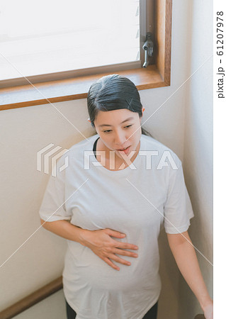 pregnant woman pregnant woman 61207978