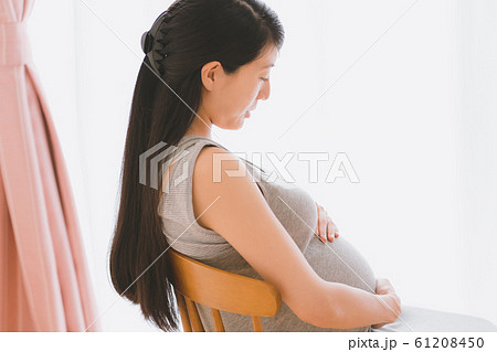 pregnant woman 61208450