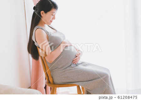 pregnant woman 61208475