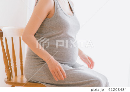 pregnant woman 61208484