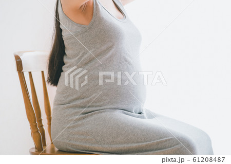 pregnant woman 61208487