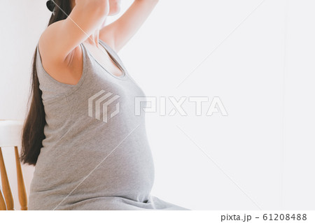 pregnant woman 61208488