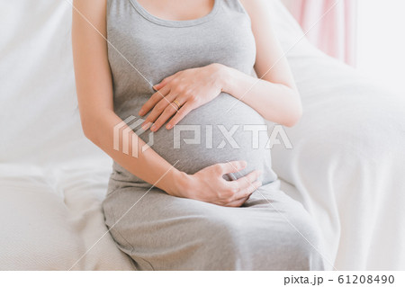 pregnant woman 61208490